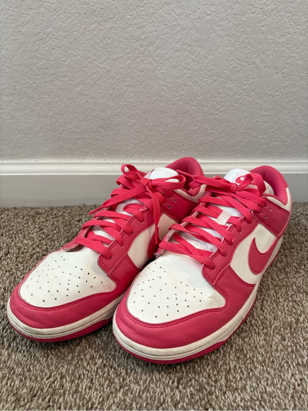 Nike Women's Low-Top Sneakers in White and Hot Pink